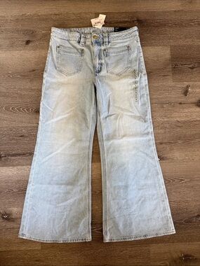 American Eagle Super Hi-Rise Flare Jeans Patch Pocket Size 8 short Boho Festival